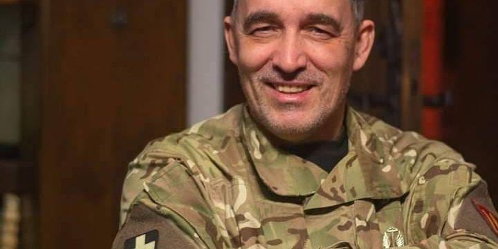 Orolig. Vladyslav Synjahovskyj är psykiater och arbetar med soldaternas psykiska hälsa. Han önskar att det fanns  bättre resurser för att ta hand om de trauman kriget orsakar. 