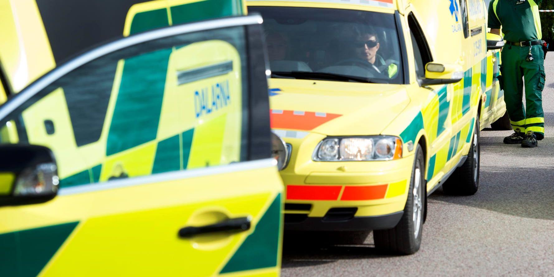 Nitton personer fördes till sjukhus med ambulans efter en misstänkt gasläcka i ett köpcentrum i Jönköping. Arkivbild.
