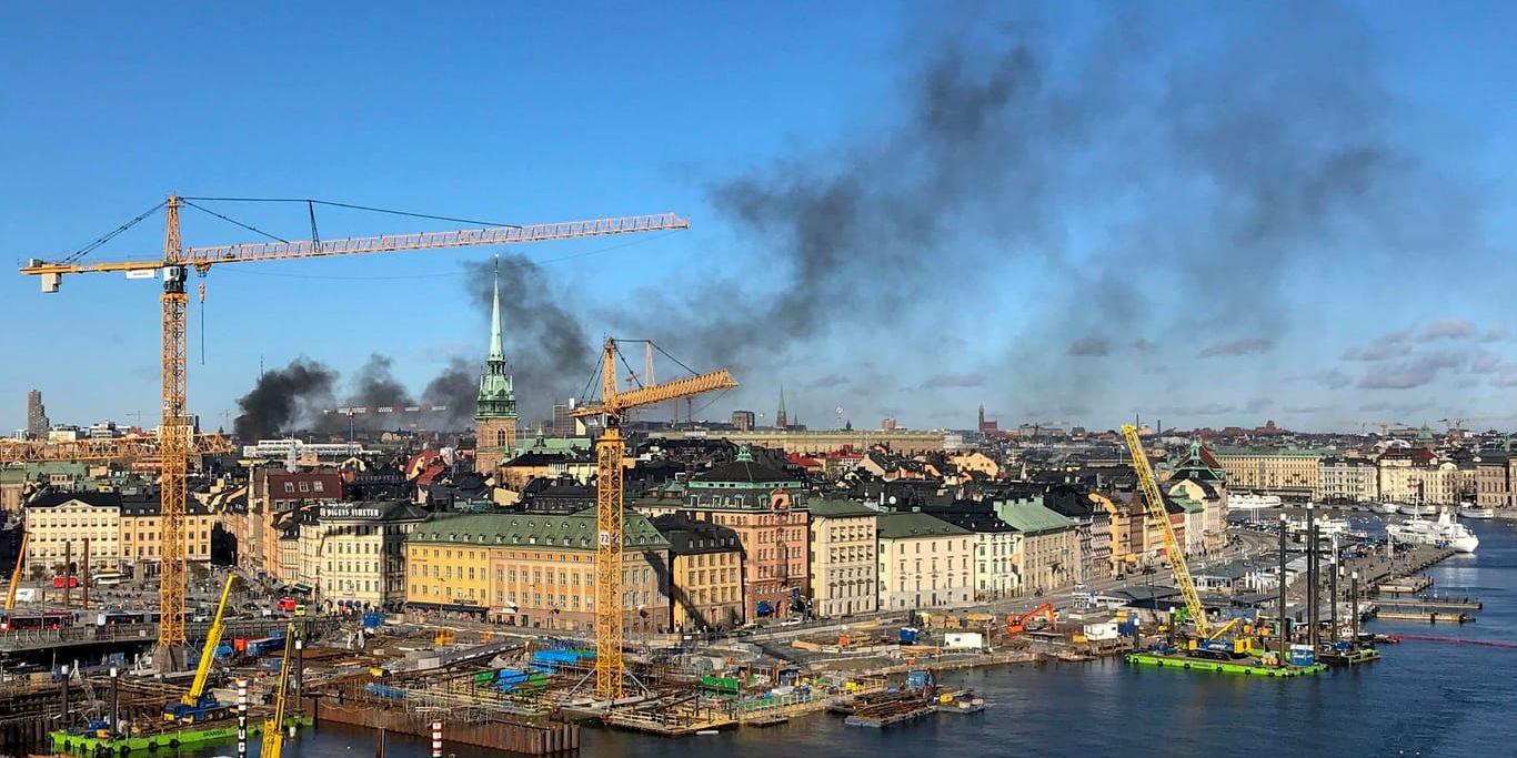 En SL-buss började brinna i centrala Stockholm i söndags. Arkivbild.