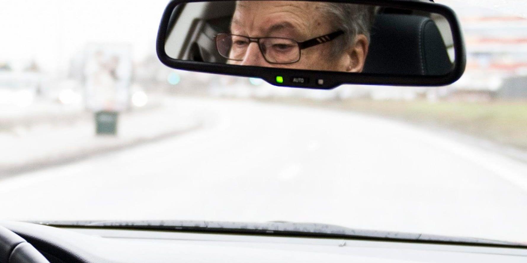 Bilförare bör kolla sin syn regelbundet, anser Bilprovningen och optiker. Arkivbild.