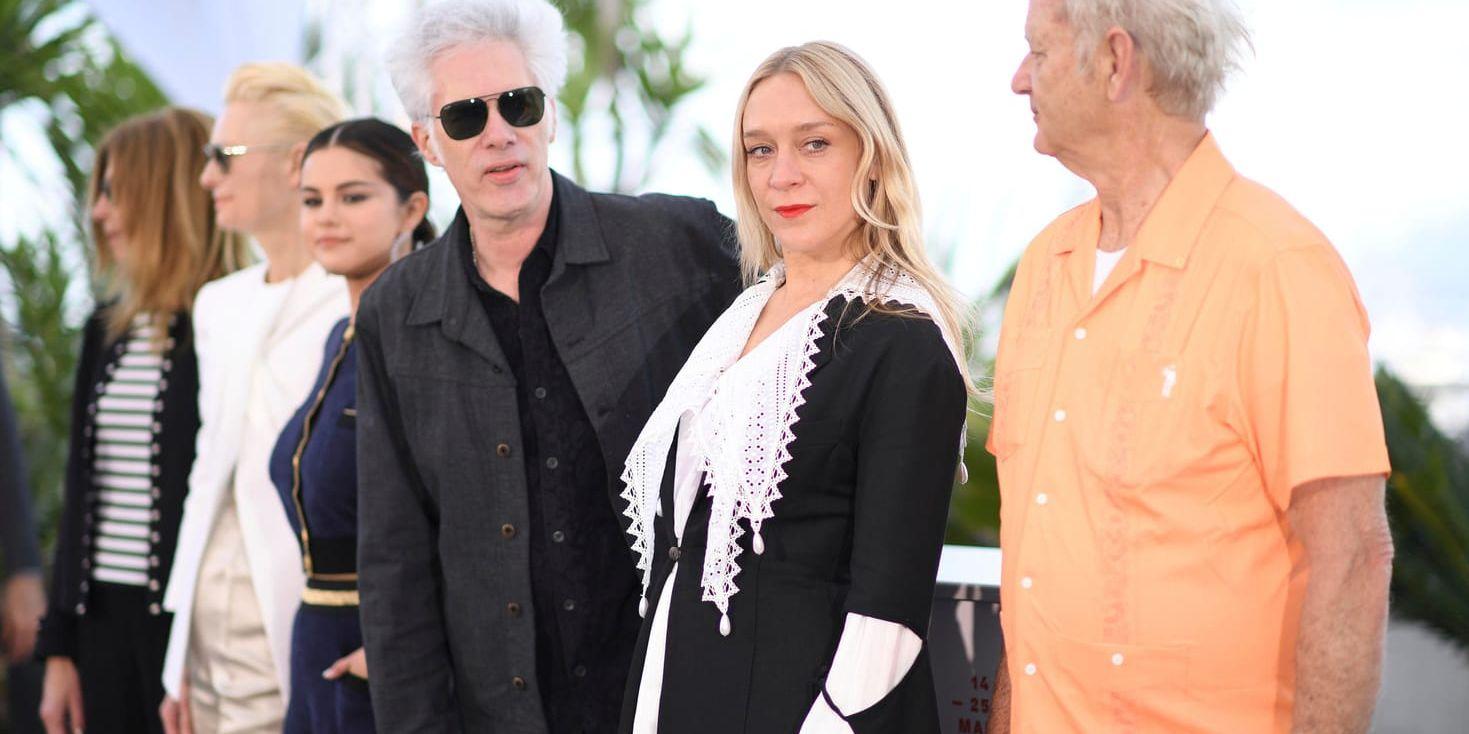 Filmregissören Jim Jarmusch tillsammans med Sara Driver, Tilda Swinton, Selena Gomez, Chloe Sevigny och Bill Murray på filmfestivalen i Cannes.