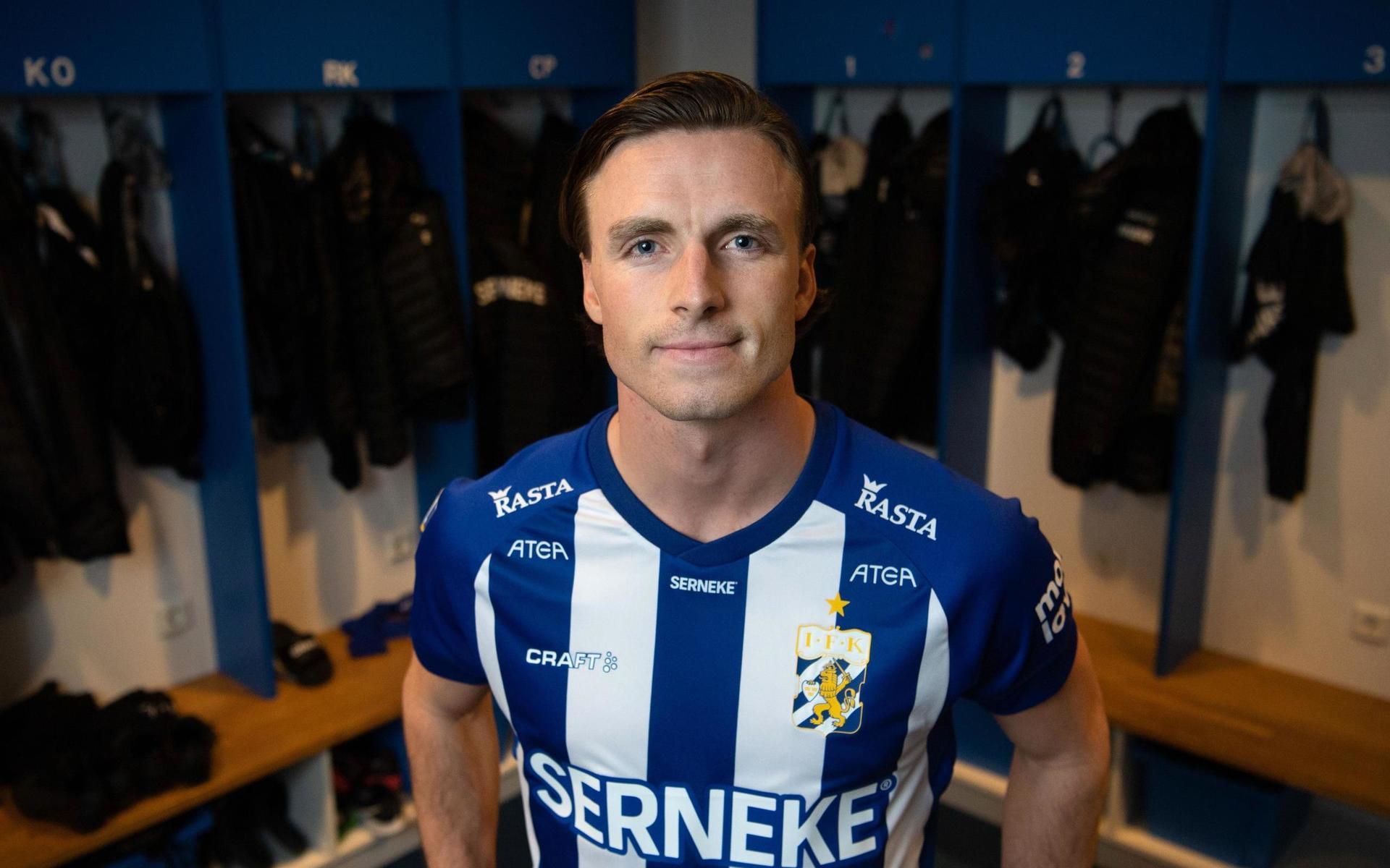 Carl Johansson har bytt gulvitt mot blåvitt. Fortsättningsvis ska han representera IFK Göteborg.