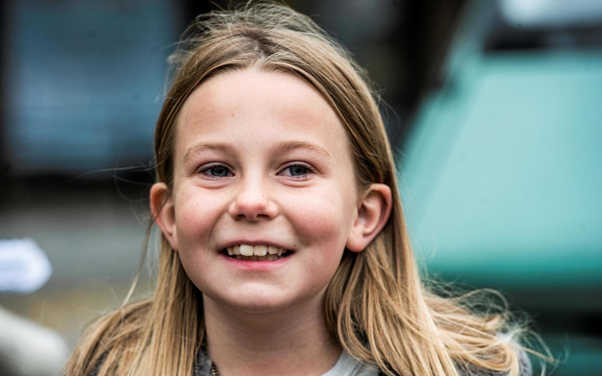 Stina Nilsson, 8 år, var med när valparna föddes.