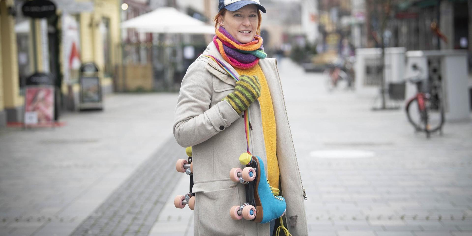 Kallt vinterväder stoppar inte Helena Spångfors från att köra rullskridskor.