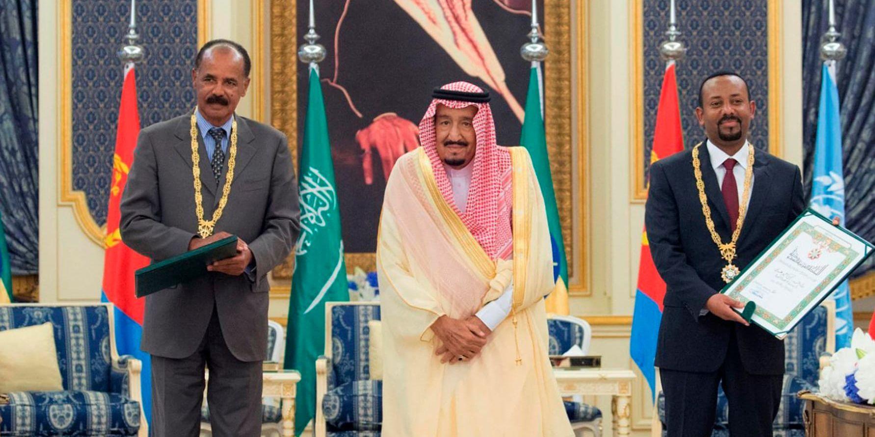 Eritreas president Isaias Afwerki (till vänster) och Etiopiens premiärminister Abiy Ahmed (till höger) tillsammans med Saudiarabiens kung Salman.