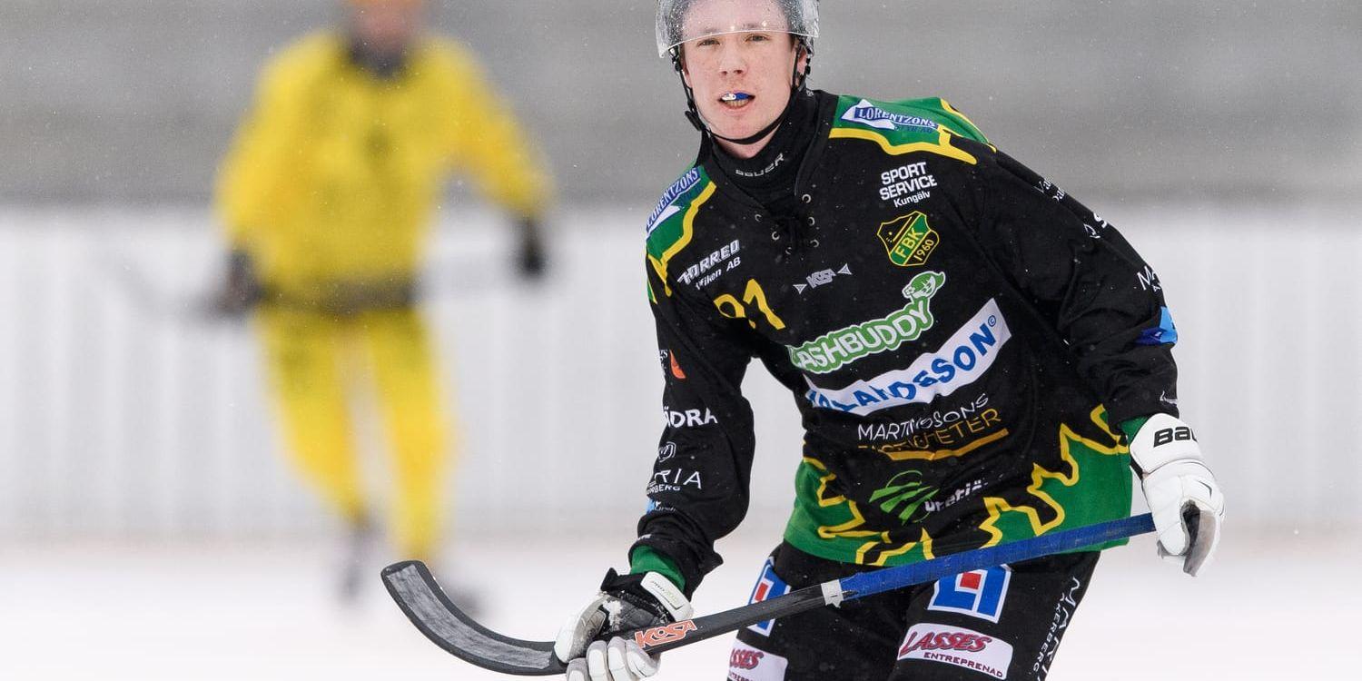 Adrian Emretsson fortsätter två säsonger till med Frillesås.
