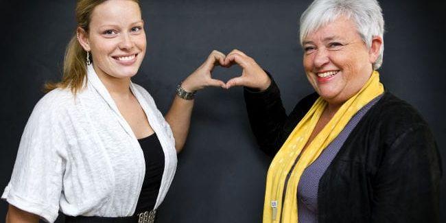 I kärlekens tecken. Jennie Wickström och Helén Andersson, mor och dotter, ska hjälpa singlar i alla åldrar att hitta vänner och kärlek.
