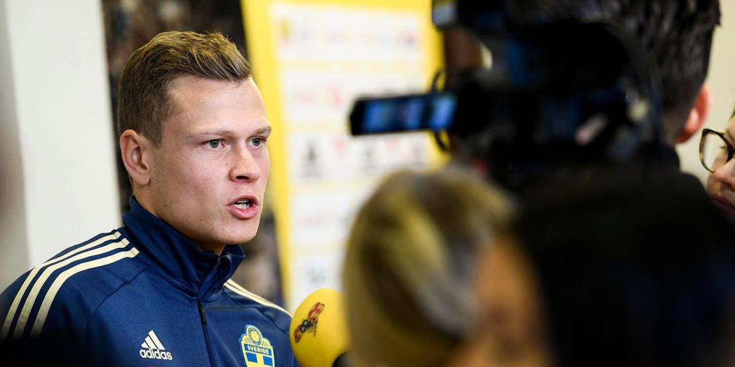 "Det känns som att jag har tagit steg varje säsong", säger Viktor Claesson i fotbolls landslaget.
