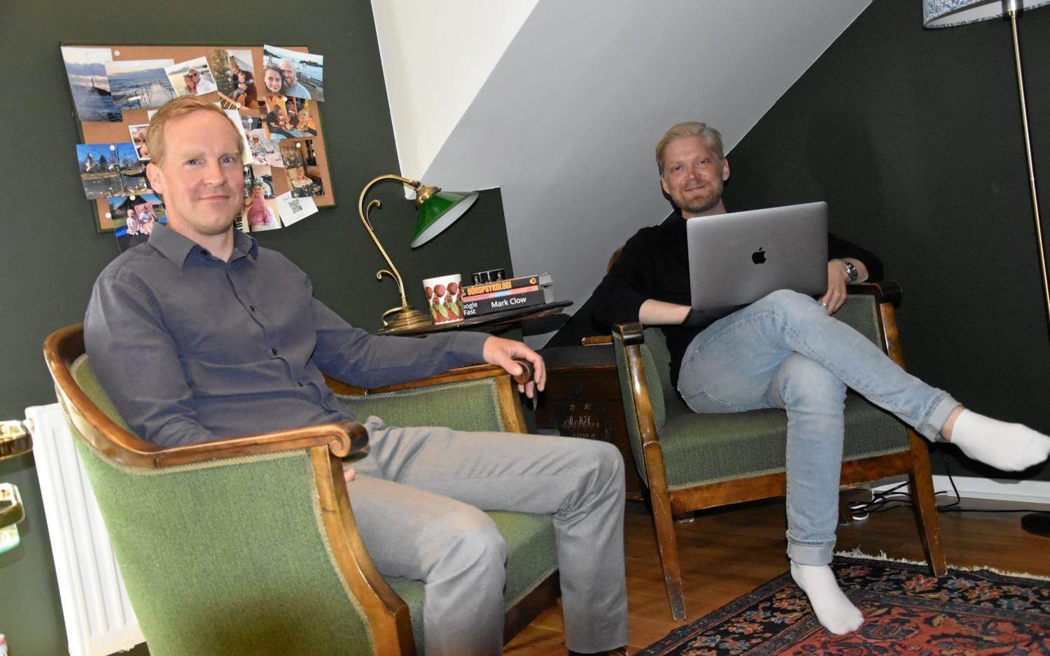 Här i Henrik Willstedts arbetsrum hemma i lägenheten har han och kompisen Tomas Eckegren Serholt utvecklat appen Vinstra.