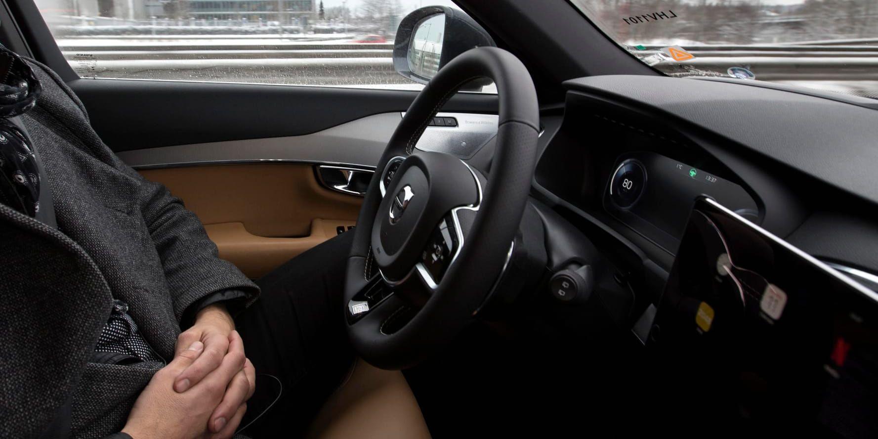 Bilar som kör själva känns osäkra, tycker 52 procent av de svarande i en undersökning. Arkivbild.