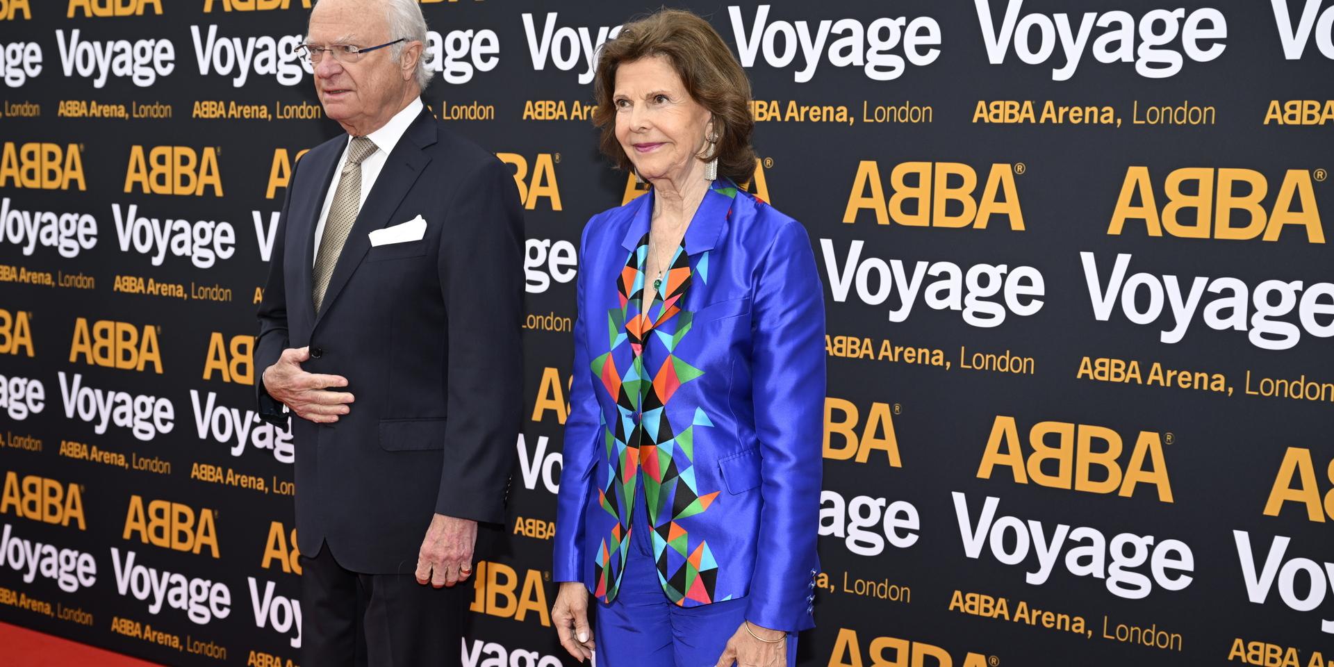 Kung Carl Gustaf och drottning Silvia på premiären av 'Abba Voyage',
