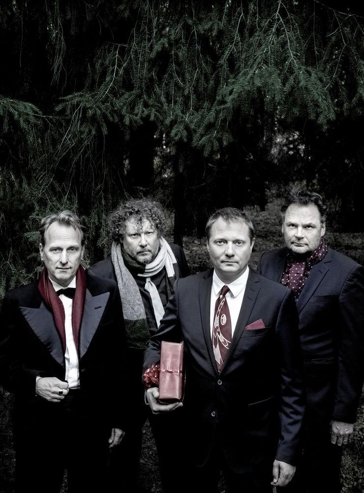 Weeping Willows med Magnus Carlson i spetsen (trea från vänster) gör en julturné även i år och stannar till i Sparbankshallen i Varberg den 7 december.