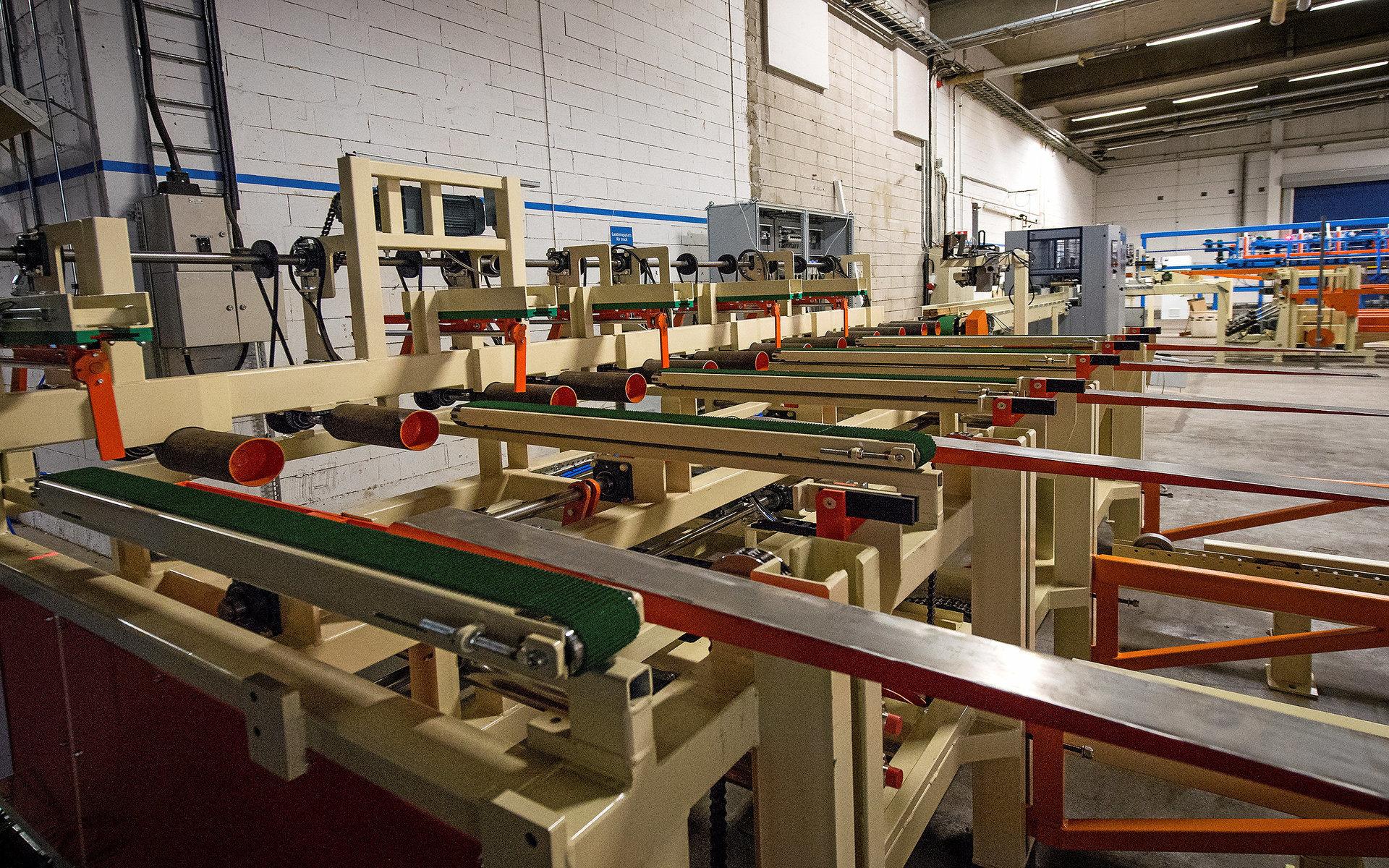 System Hall tillverkar jättelika maskiner för träindustrun och satsar på att bygga på hemmaplan med start i november. Arkiv.