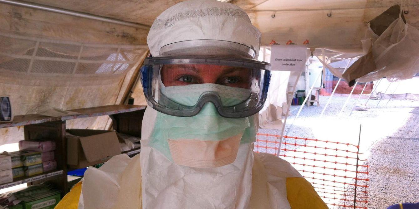 Sjuksköterskan Anna Sjöblom iförd skyddsutrustning på Läkare utan gränsers ebolacenter i Conakry, Guinea, 2014. Pressbild.