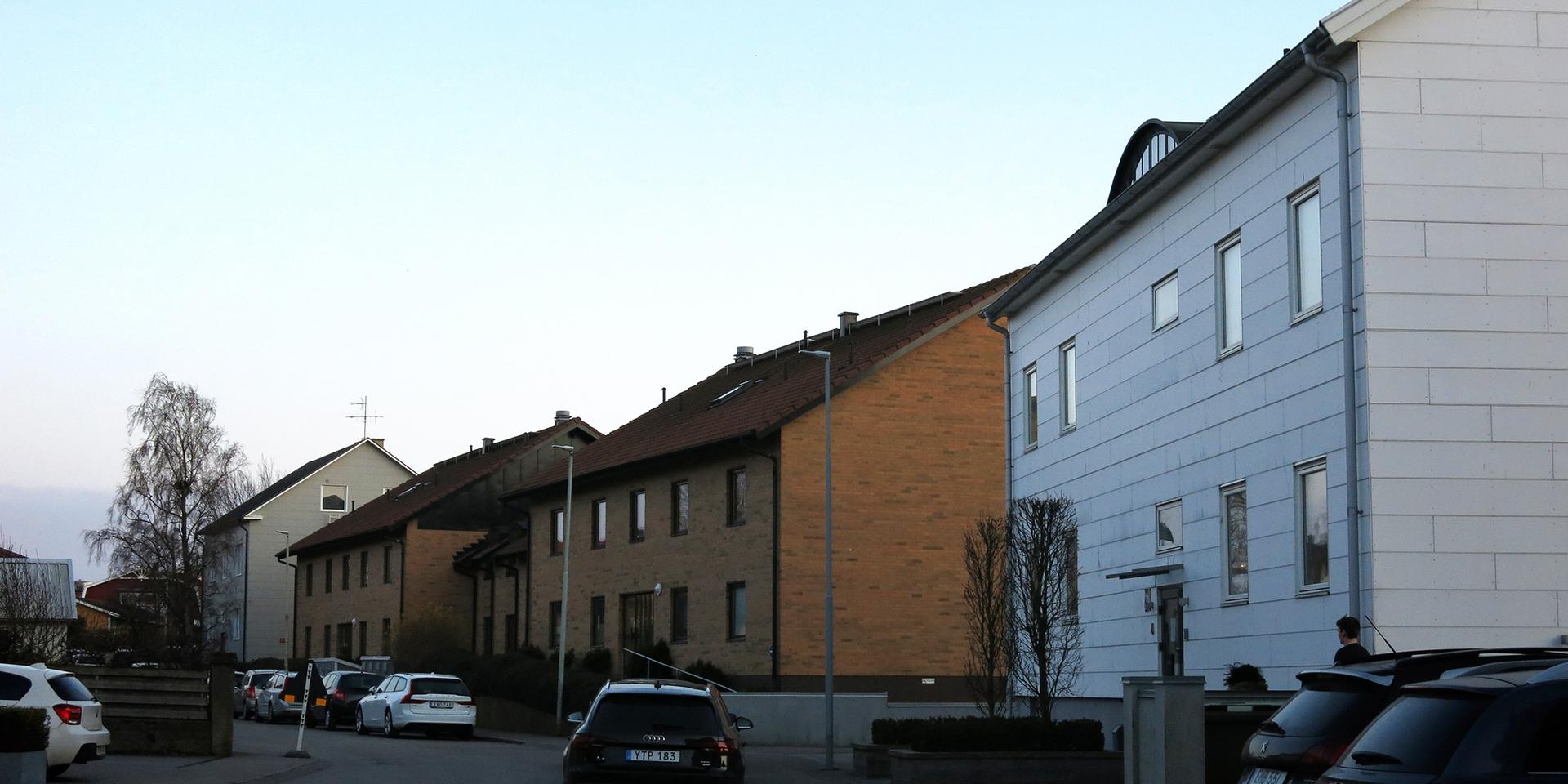 Tvåvåningshus ska rivas och ersättas med högre på Stormgatan i Varberg.