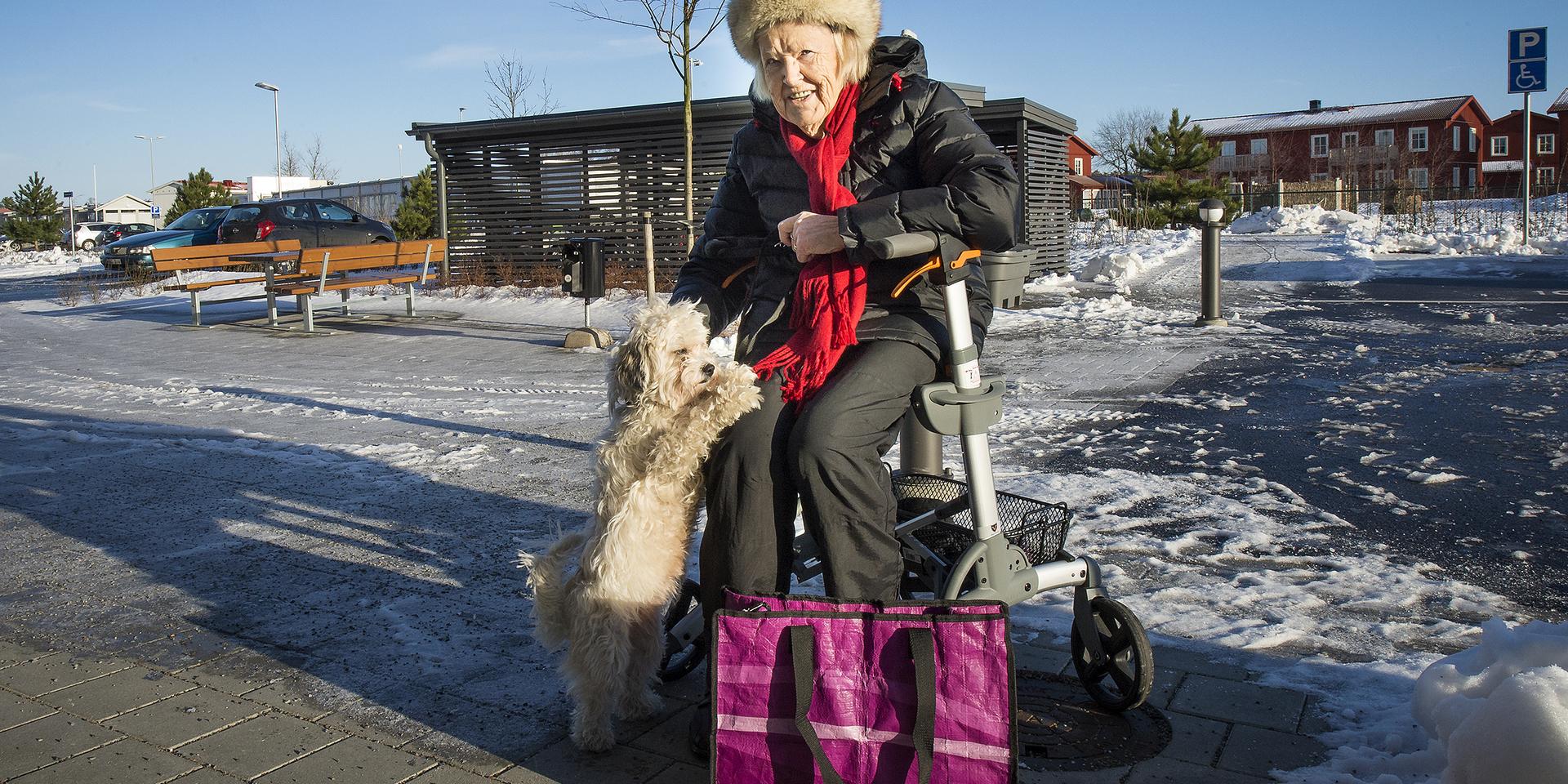 83-åriga Inger Sonnerfjord fick inte åka med färdtjänsten.
