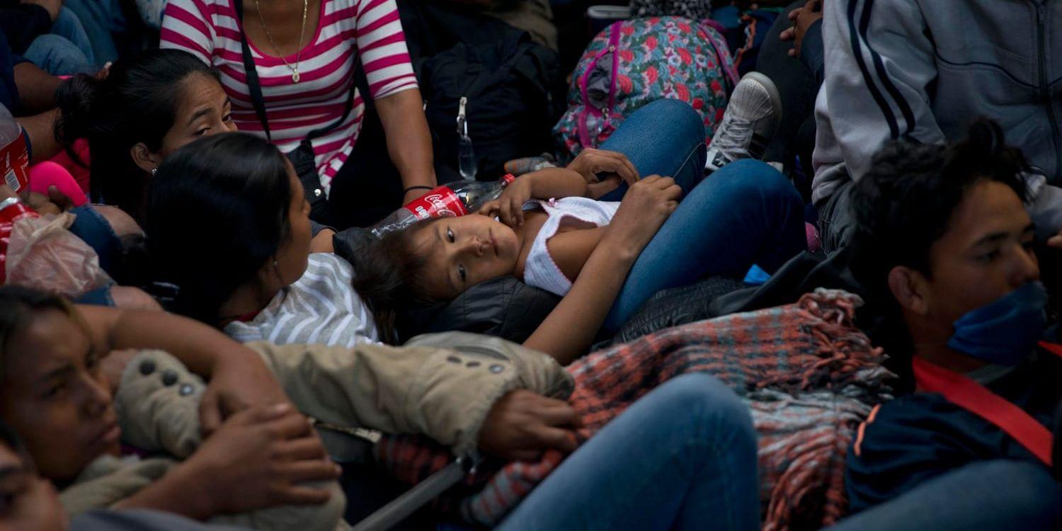 Tusentals migranter har tagit sig till Tijuana i Mexiko i hopp om att kunna söka asyl i USA