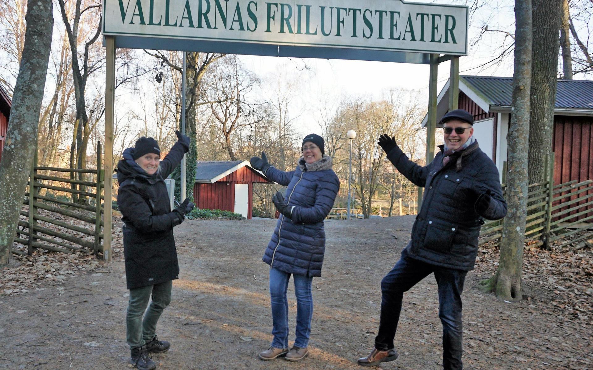 Hoppas på Näringslivsdag. Marinette Larsson, Lotta Peltoarvo och Magnus Wernersson från föreningen Näringslivet Falkenberg flyttar evenemanget till Vallarnas friluftsteater på grund av rådande pandemi. ”Det här blir en omstart”, säger de.