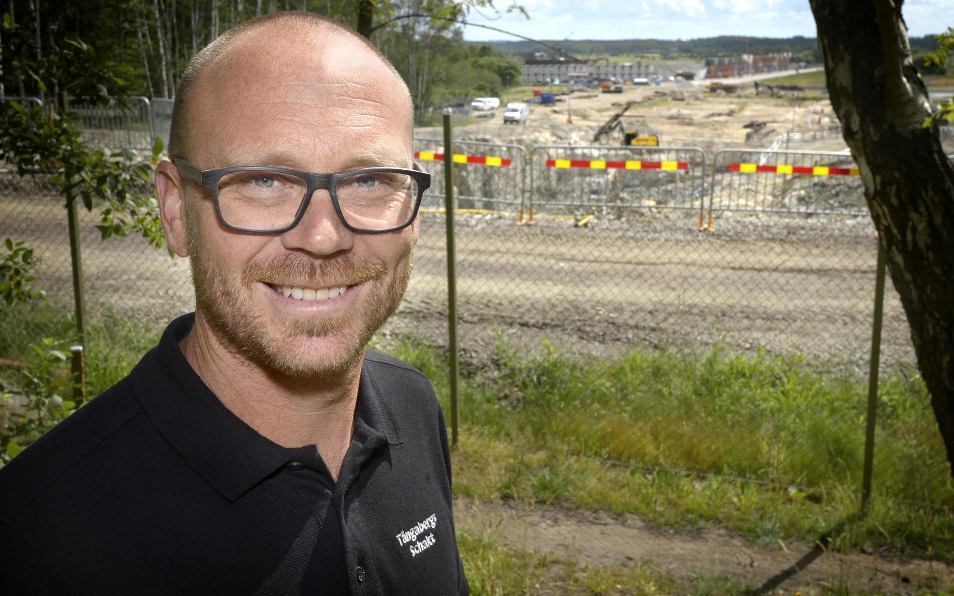 Tångabergs Schakt är ännu ett exempel på Varbergsföretag som får vara med och bygga järnvägstunneln genom stan. ”Jättekul att de tar vara på de lokala företagen”, säger vd Jörgen Johansson.