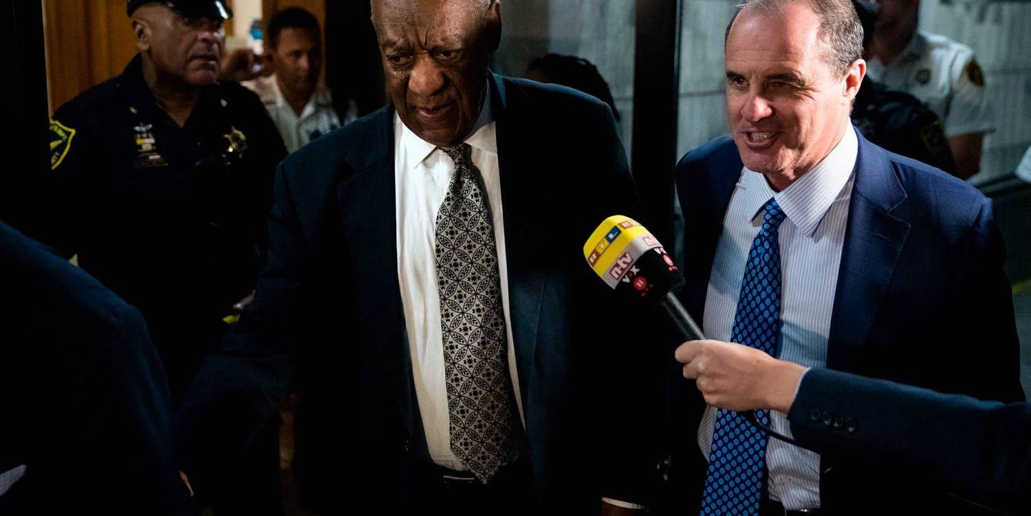 Bill Cosby och hans advokat Brian McMonagle. Arkivbild.