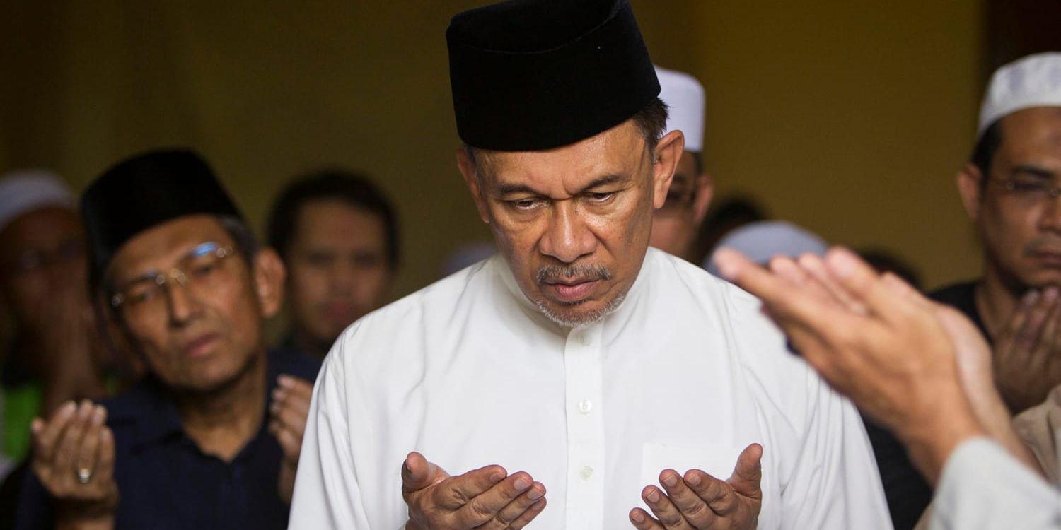 Den benådade oppositionspolitikern Anwar Ibrahim väntas bli frisläppt på tisdag och kan därmed snart komma att bli ny premiärminister i Malaysia. Arkivbild.