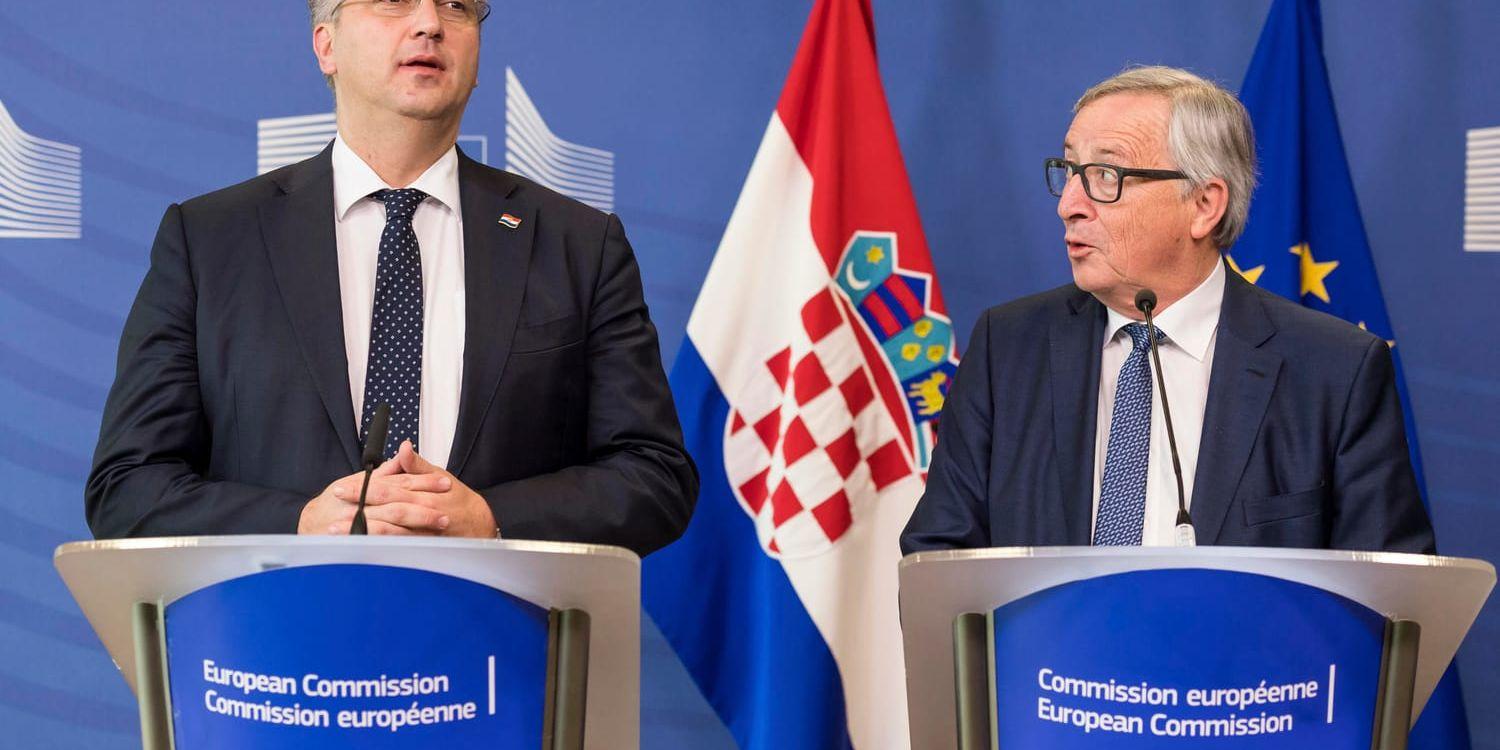 Jean-Claude Juncker (till höger) tillsammans med Kroatiens premiärminister Andrej Plenkovic. Arkivbild.