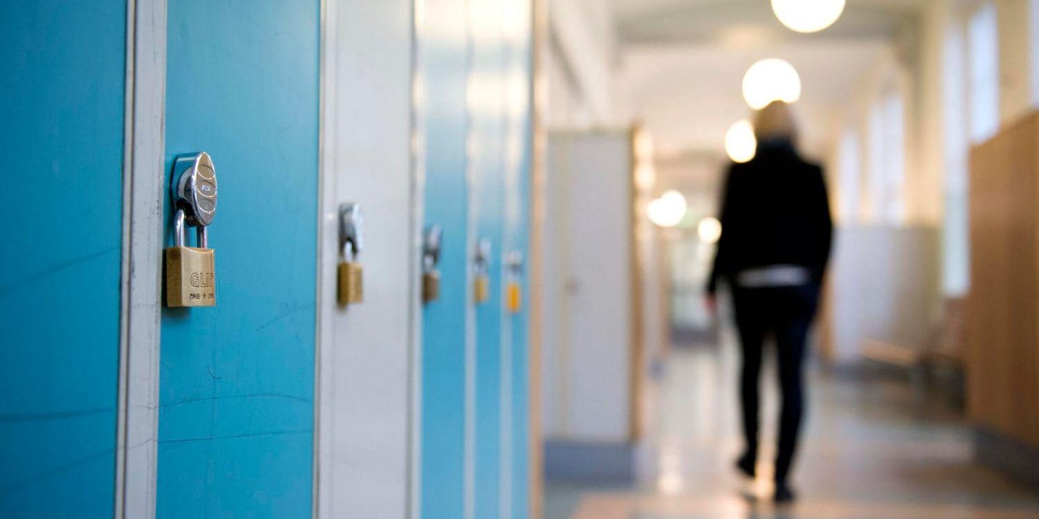 En lärare i Västerås förföljdes av en elevs släktingar i bil efter att först ha hotats av eleven. Hot, våld och kränkningar mot lärare är ett allvarligt arbetsmiljöproblem, enligt lärarfacken. Arkivbild.
