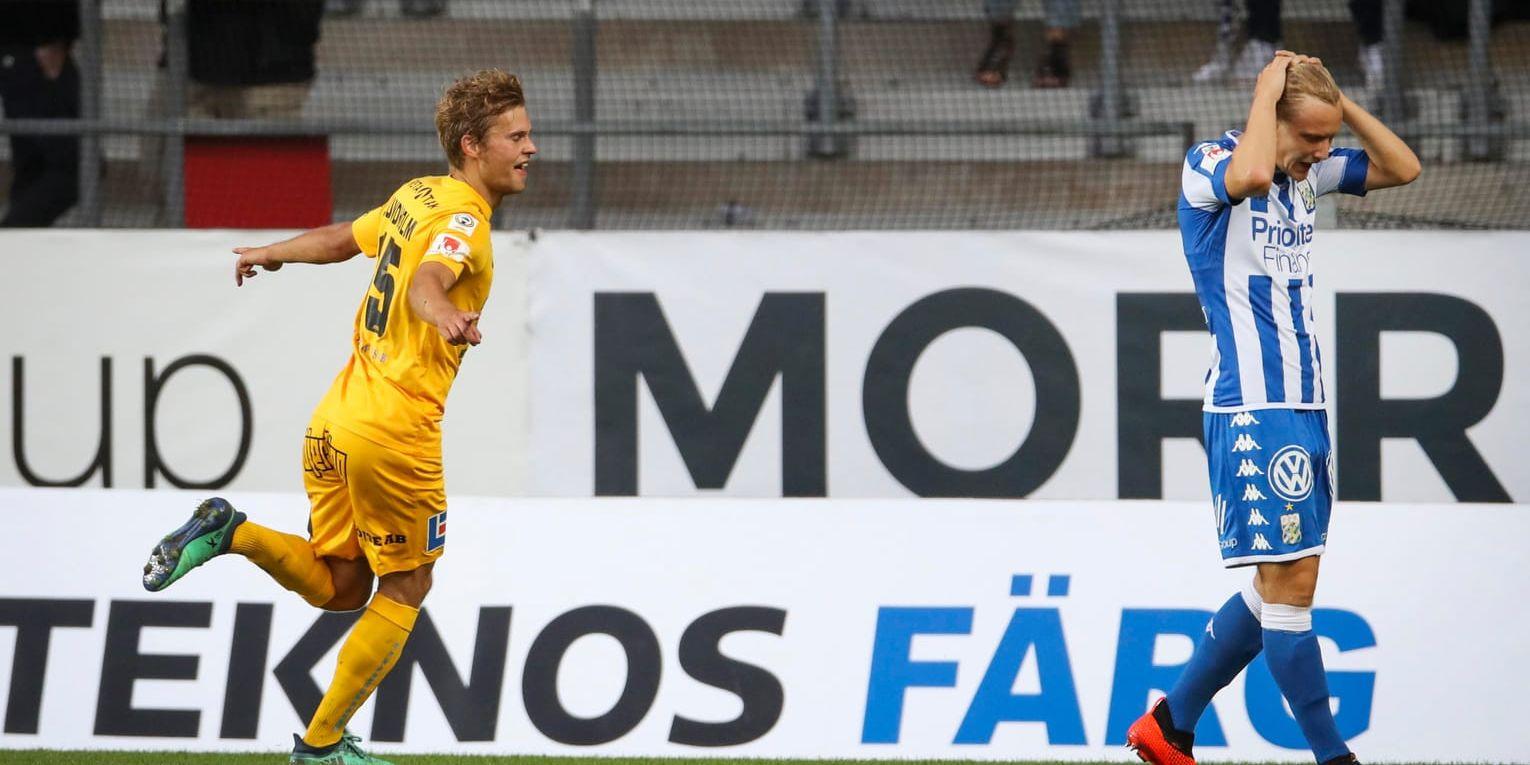 Sirius Sam Lundholm jublar efter sitt 2-3 mål under fredagens fotbollsmatch i allsvenskan mellan IFK Göteborg och IK Sirius på Gamla Ullevi.