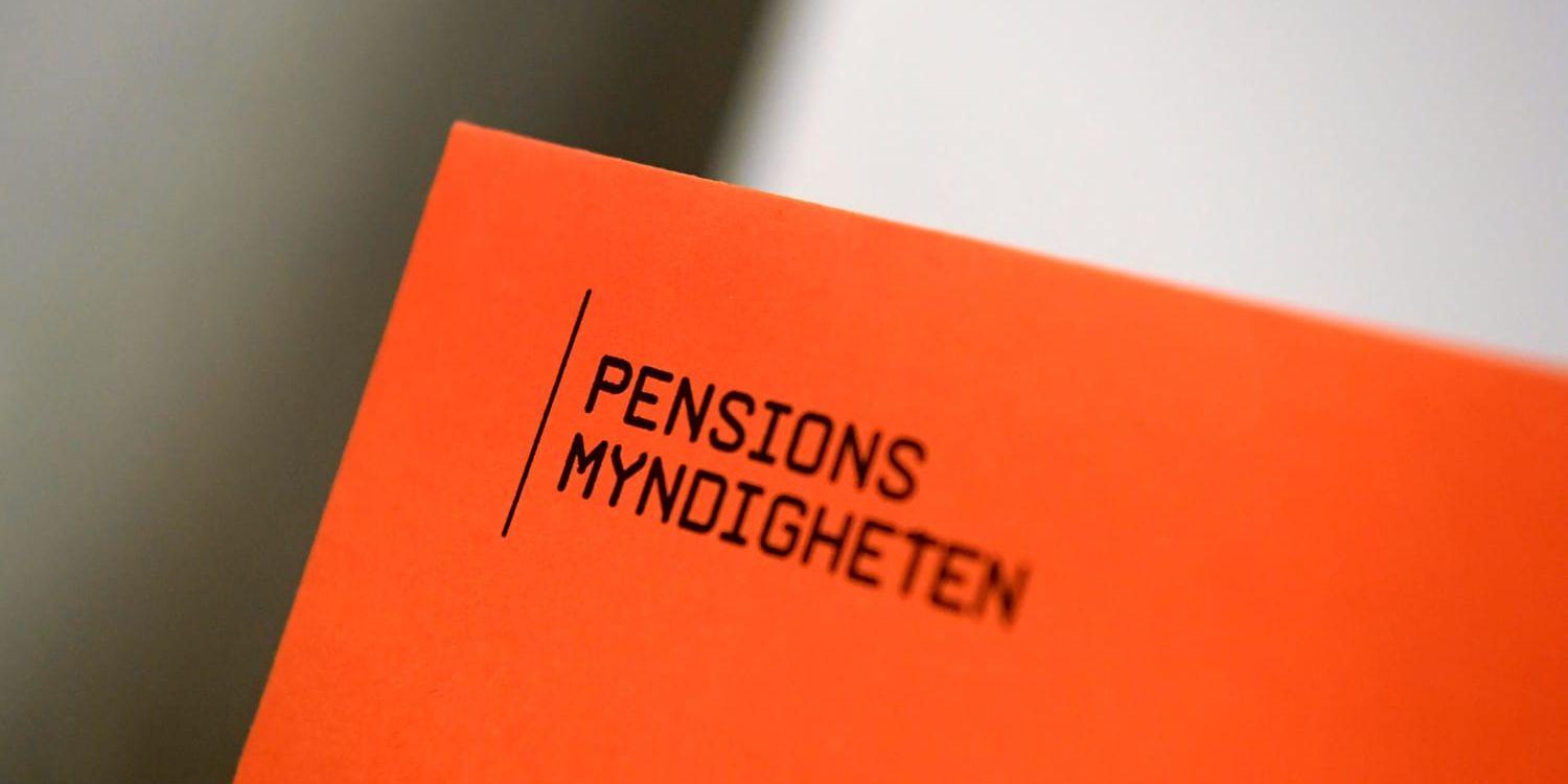 Det orange kuvertet från Pensionsmyndigheten. Arkivbild.