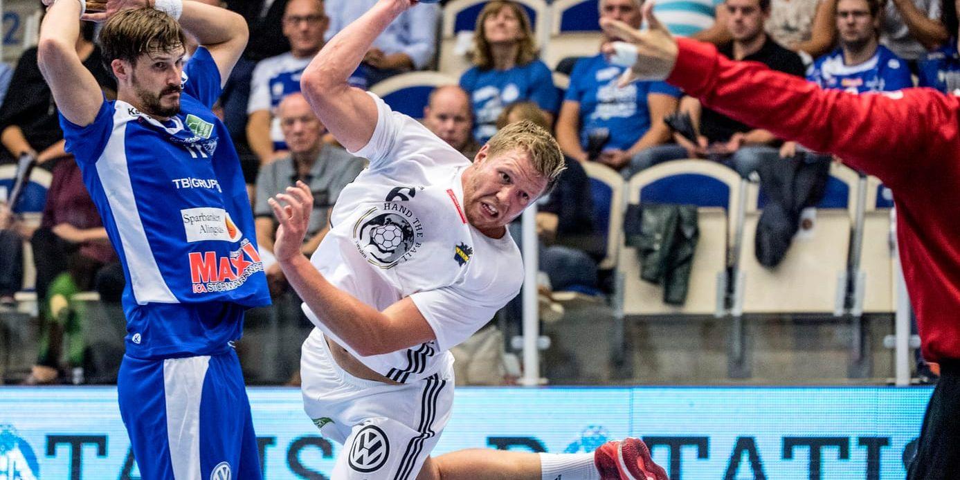 AIK:s Patrik Lindblad avlossade ett skott, men Solnalaget förlorade återkomsten i högstaligan.