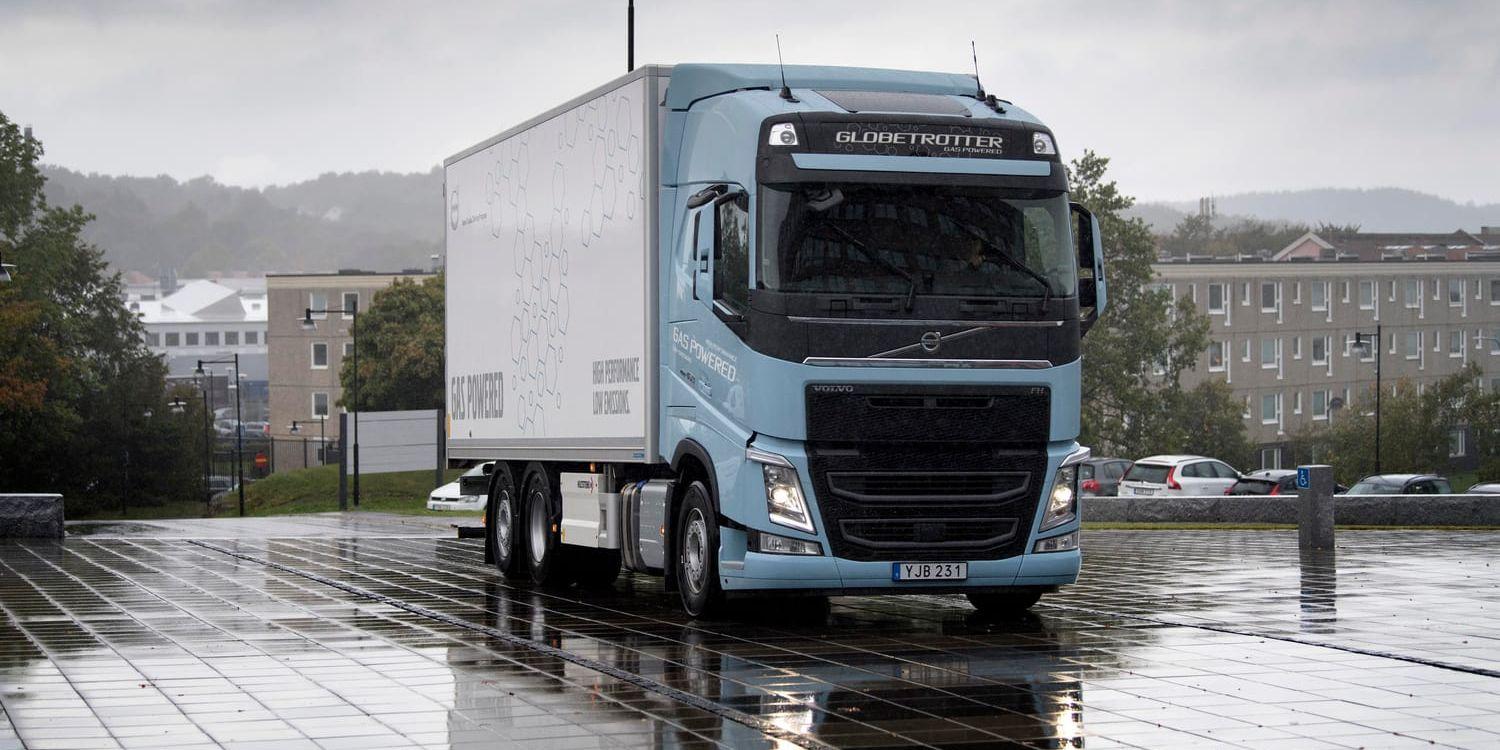 För några veckor sedan lanserade Volvo en ny miljövänligare motor som kan användas i tunga lastbilar, en del av bolagets framtidssatsning. Arkivbild.