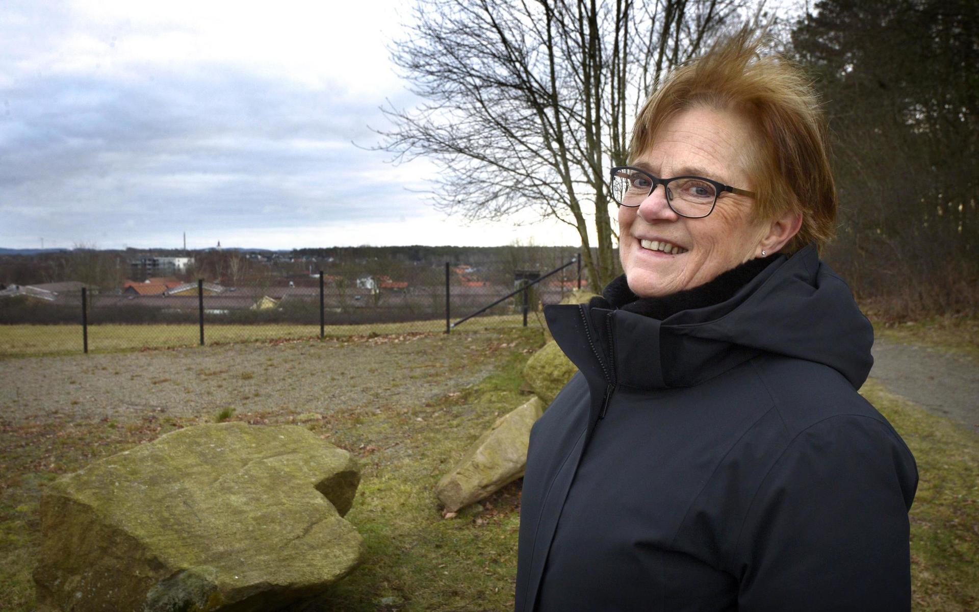 Varbergs församling har uppvaktat kommunen om att få köpa mark i området för att utöka kyrkogården – men Stenkil säger att kommunen ogärna släpper ifrån sig friluftsområdena.