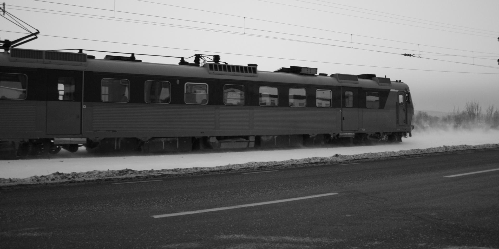 Tågtrafiken mellan Varberg och Borås är fortsatt inställd under måndagskvällen.