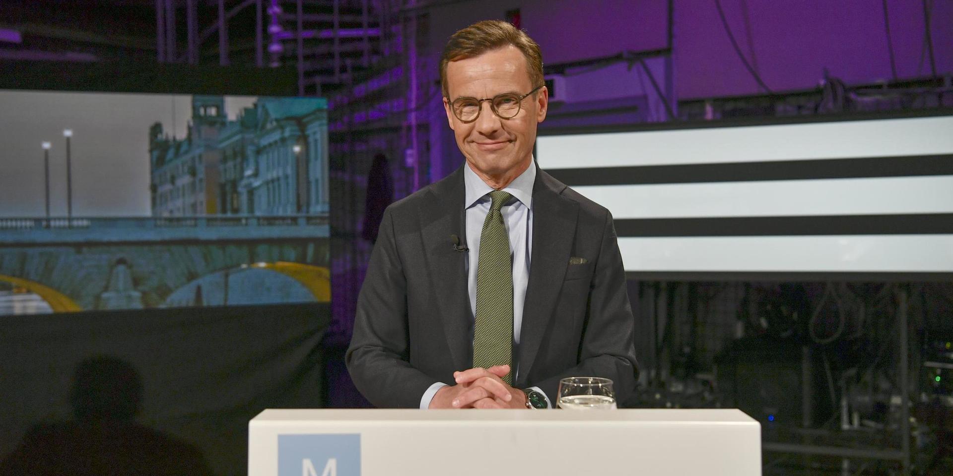 STOCKHOLM 20210502 Partiledaren  Ulf Kristersson (M) på plats i studion under söndagens partiledardebatt i SVT Agenda. Foto Henrik Montgomery / TT kod 10060