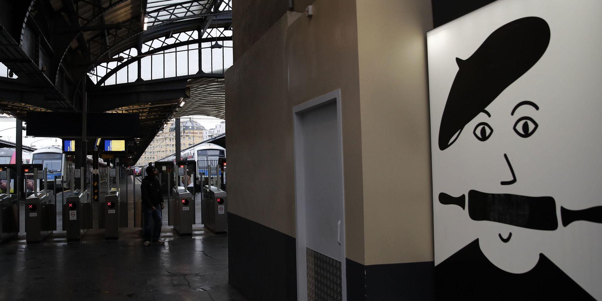 Tågperronger på stationen Gare de L'Est i Paris står tomma då strejken stoppat stor del av trafiken.