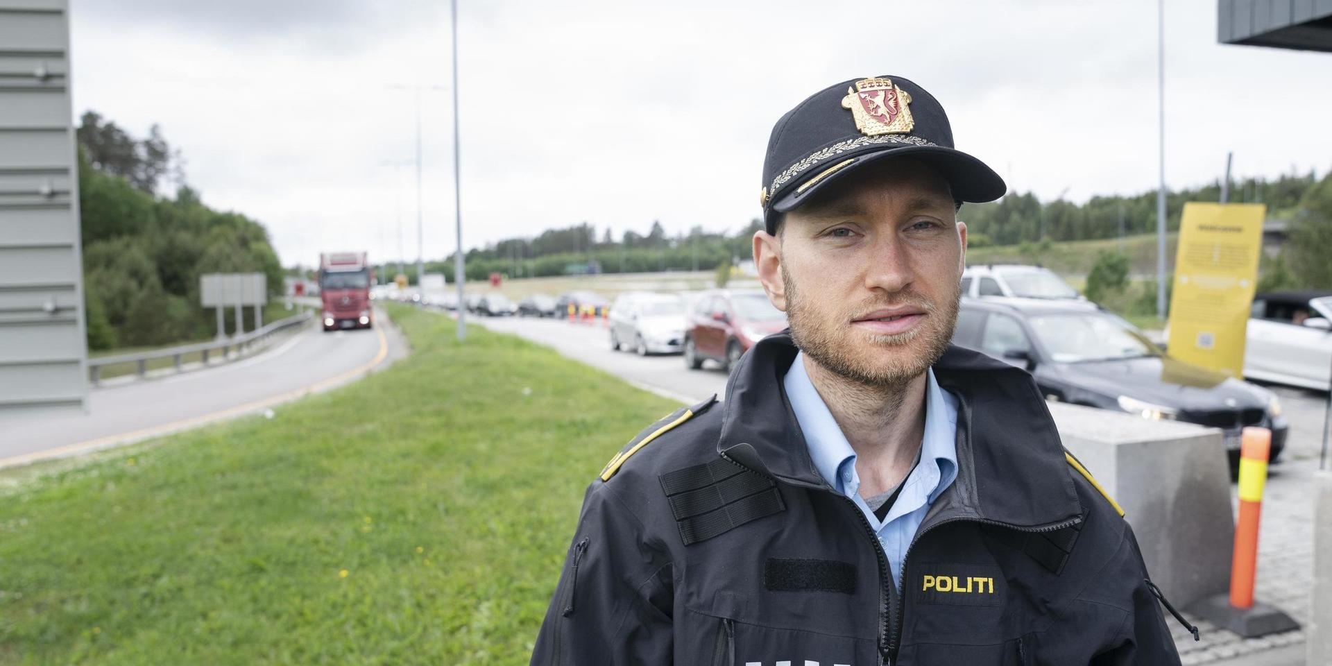 Trycket kommer att öka samtidigt som vi har all normal trafik. Det här kommer på toppen, säger Stian Rasmushaugen, polis vid tullstationen i Svinesund.