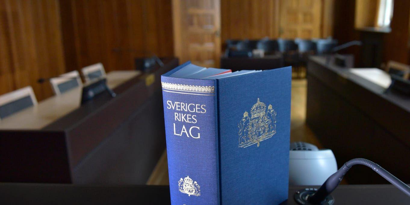 En man i 20-årsåldern som i tingsrätten dömdes för våldtäkt mot barn och sexuellt ofredande frias av Göta hovrätt. Arkivbild.