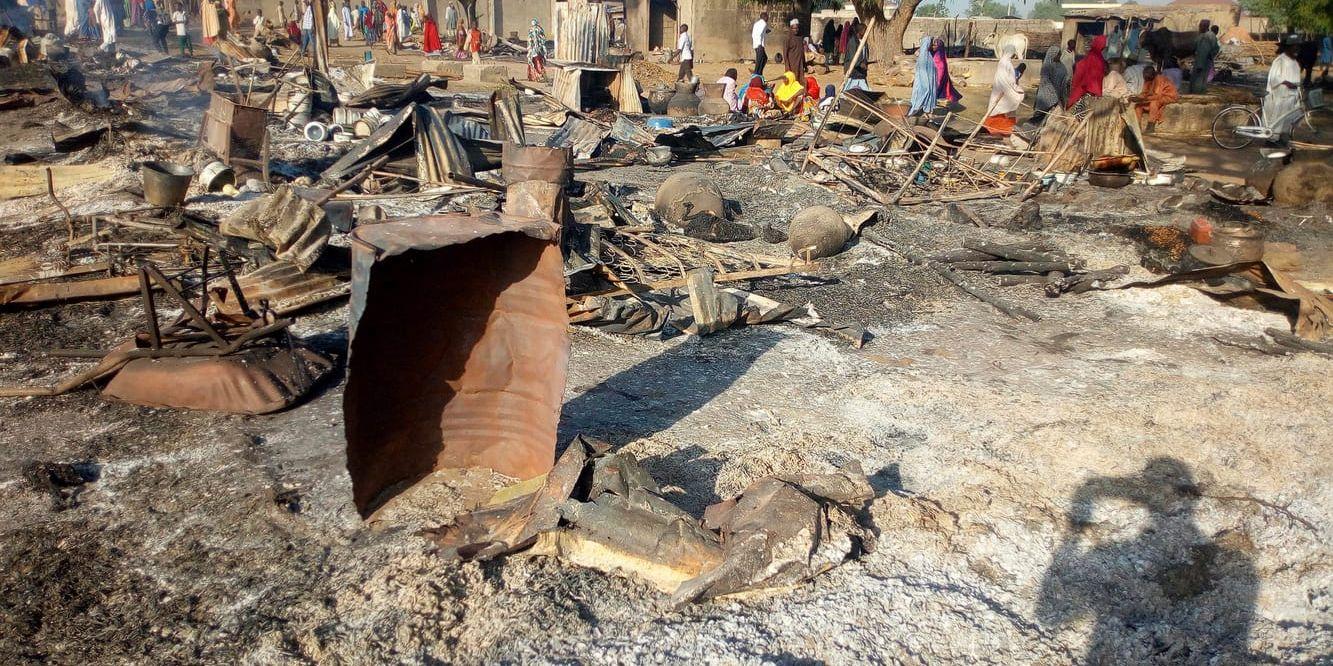 Ödeläggelse efter Boko Harams attack mot ett flyktingläger i Maiduguri i nordöstra Nigeria den 1 november.