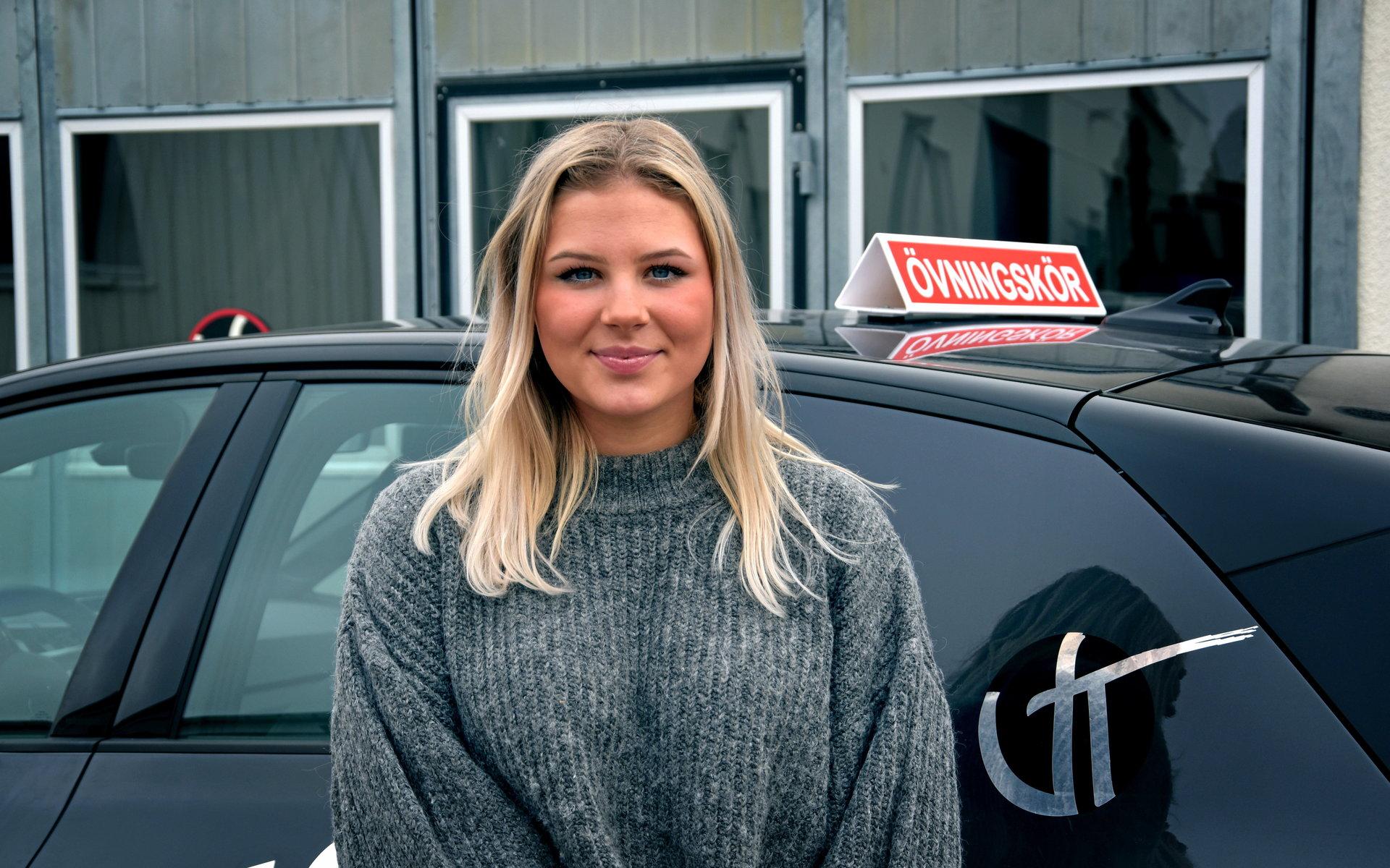 Matilda Öqvist fyller 18 år snart och vill gärna få körkort på födelsedagen. Hon har lyckats flytta sin tid flera gånger både för att få tidigare tid och närmare uppkörningsplats.