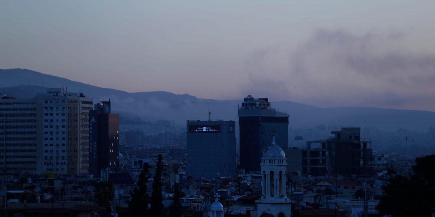 Rök från områden i Damaskus efter attacken.