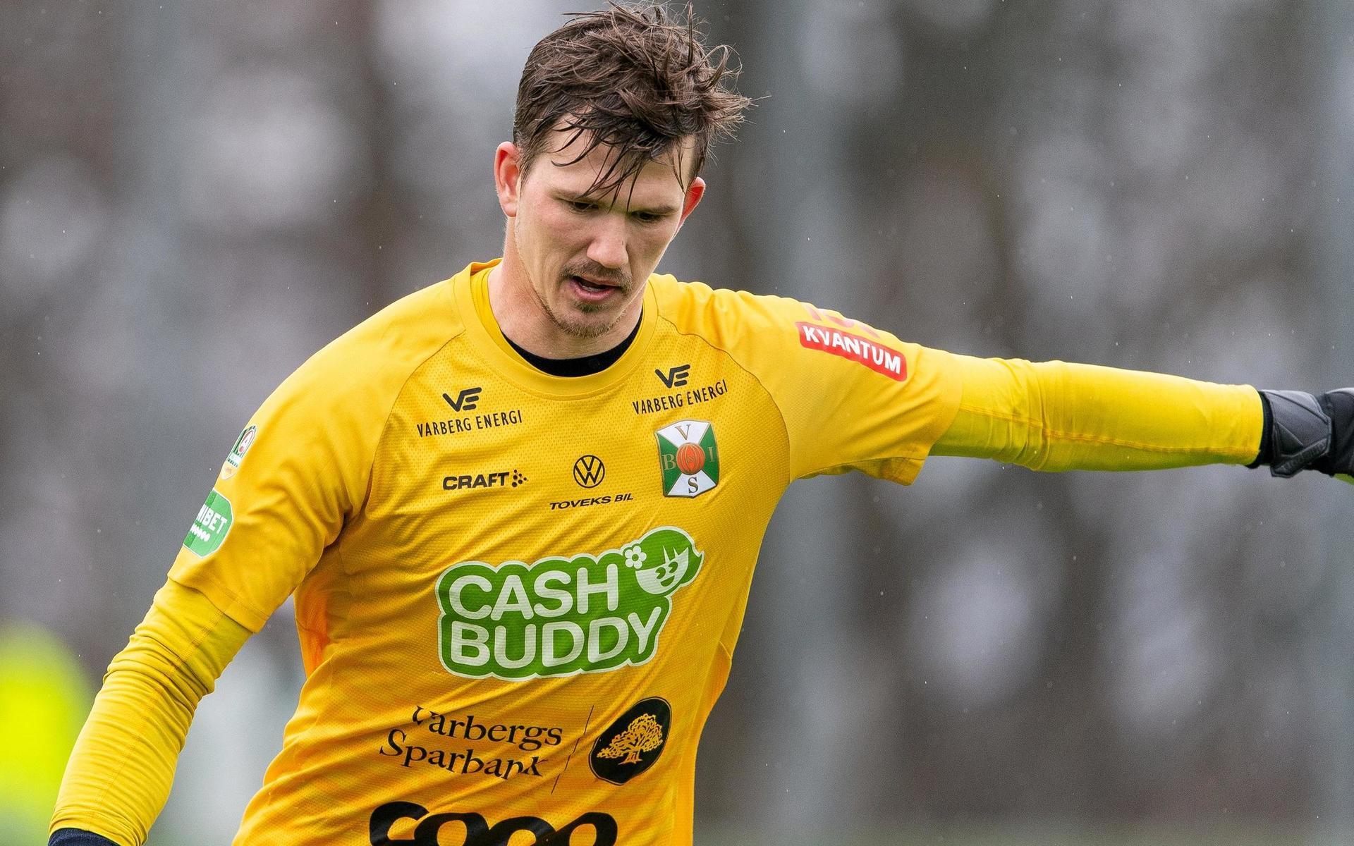 Varbergs målvakt August Strömberg under träningsmatchen i fotboll mellan Varberg och GAIS den 27 mars 2021 i Varberg. 