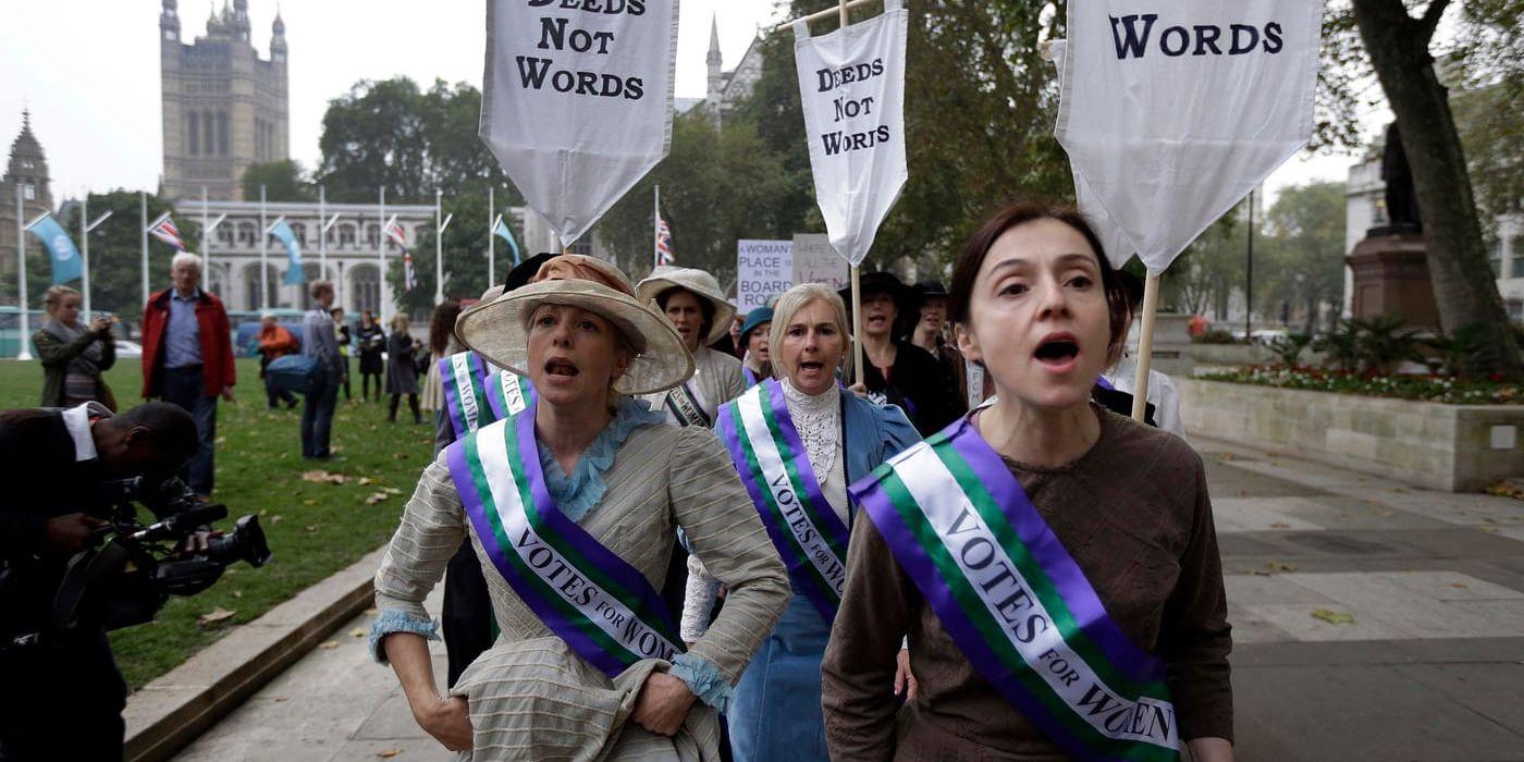 Suffragettledaren Sylvia Pankhursts barnbarn, Helen Pankhurst, leder en protest för jämställdhet, 100 år efter sin släkting. I år kommer Helen till bokmässan. Arkivbild.