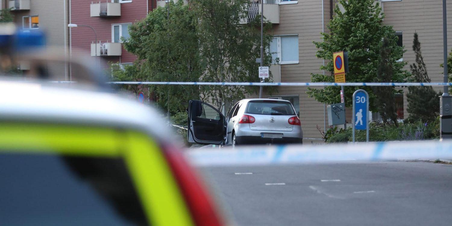 En kväll i maj sköts en person till döds när han satt i en bil i Guldheden i Göteborg. En av de misstänkta till dödsskjutningen åtalas nu även för en dödsskjutning på Lidingö. Arkivbild.