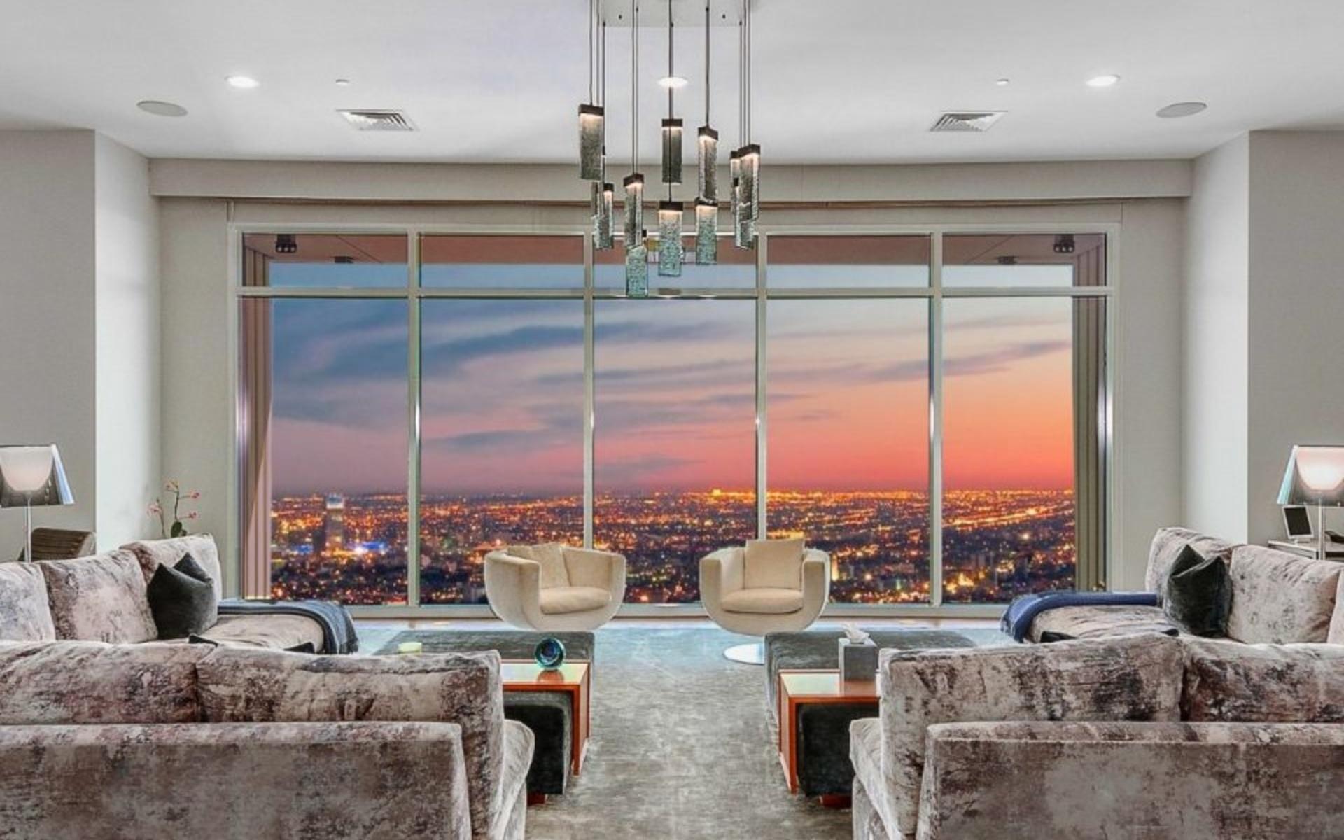 Matthew Perry köpte våning 40 2017 för cirka 170 miljoner kronor.