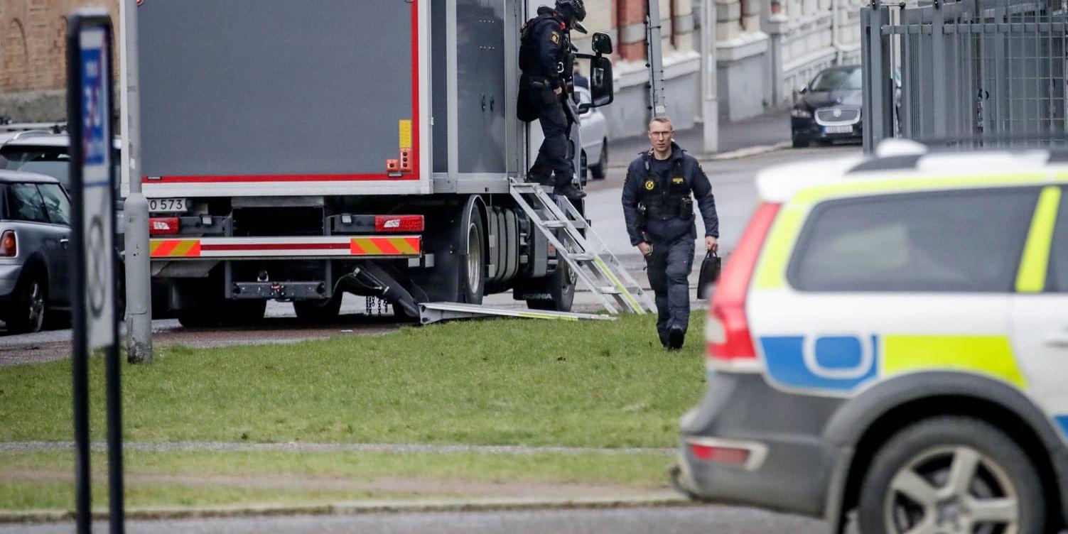 Det misstänkta farligt föremålet som hittades vid polishuset vid Ernst Fontells plats i Göteborg har nu oskadliggjorts.