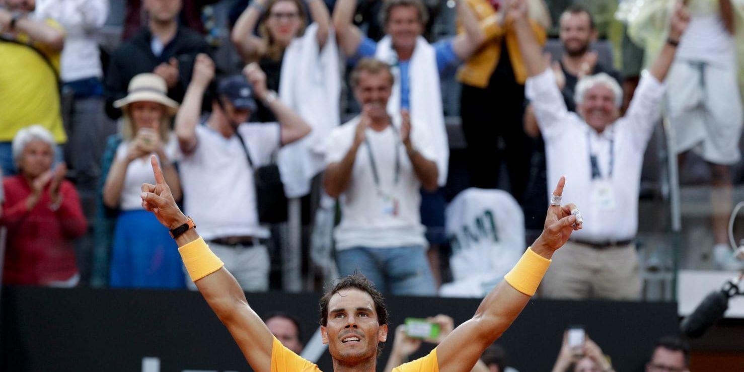 Rafael Nadal jublar efter titeln i Rom.