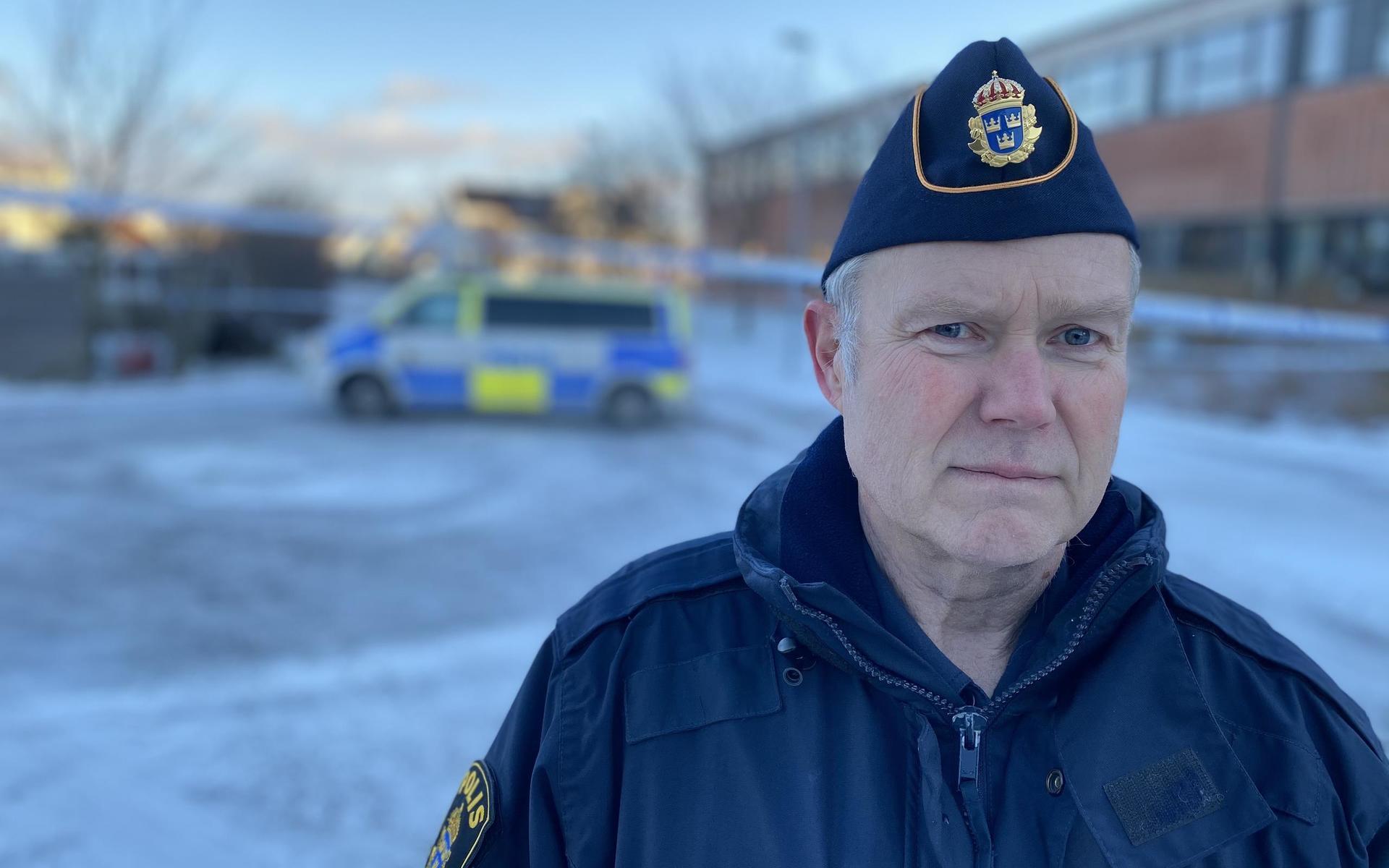 Anders Wiss, polisområdeschef säger att polisen söker efter farliga föremål.
