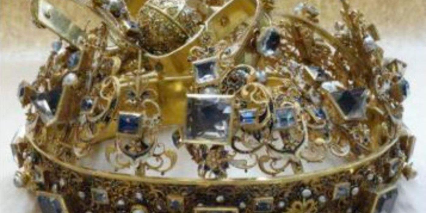 Kung Karl IX:s begravningskrona visade sig ha skadats efter stölden från domkyrkan i Strängnäs.