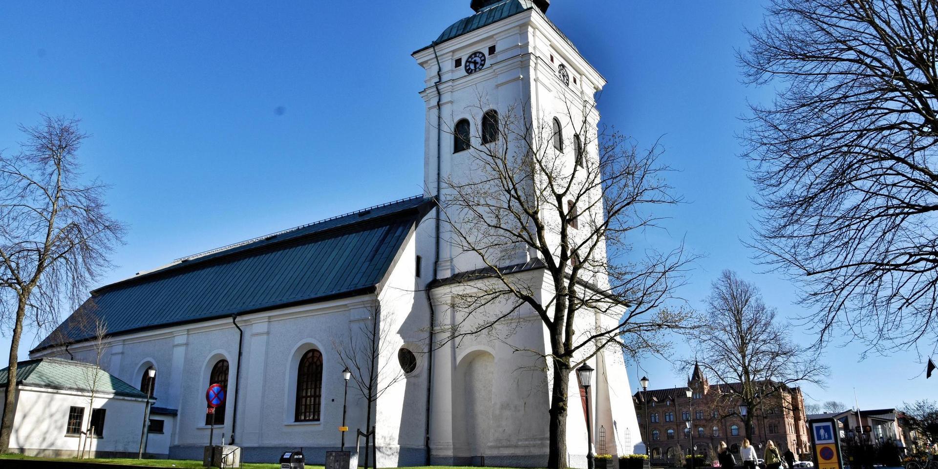 Ett område kring Varbergs kyrka kommer att spärras av när Trafikverket ska testa rören i området.