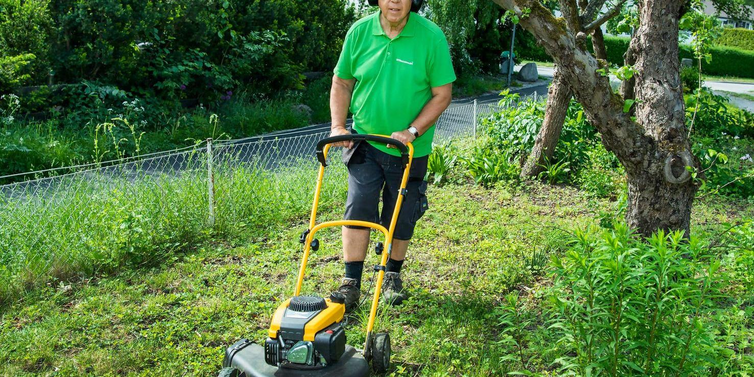"Jag tycker inte riktigt om den där pensionärsstämpeln", säger 69-årige trädgårdsarbetaren Håkan Nilsson.